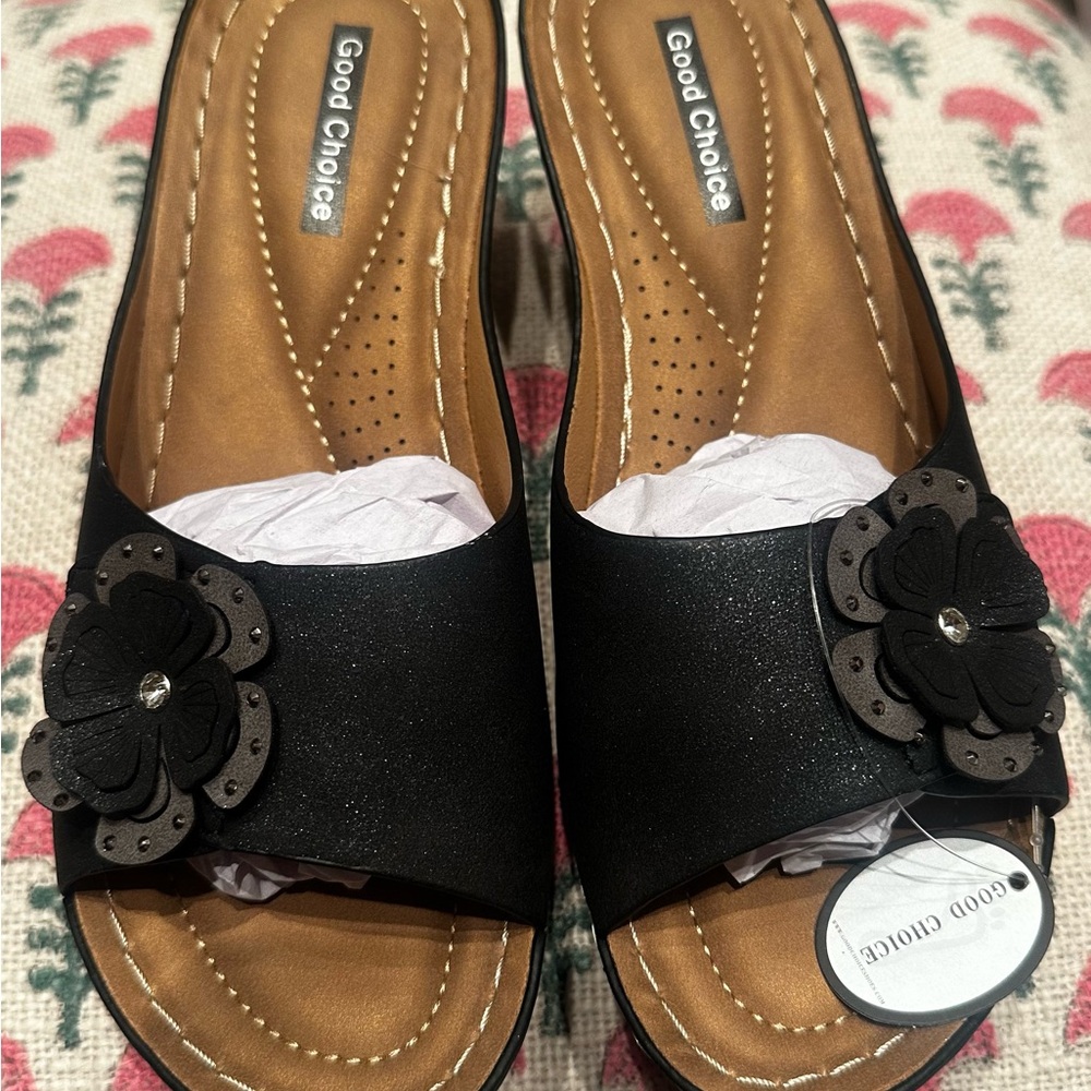 Good Choice Black Sandals with Floral Embellishment